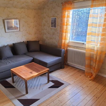 Liten Laegenhet 2 + 2 Pers Fågelfors Exterior foto